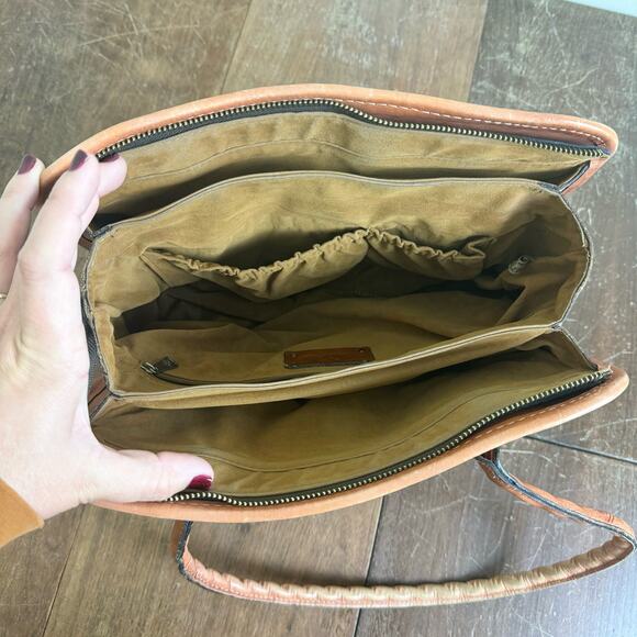 Patricia Nash VINTAGE Tooled leather tan Shoulder bag Purse & Scarf DAMAGED READ - Picture 12 of 16